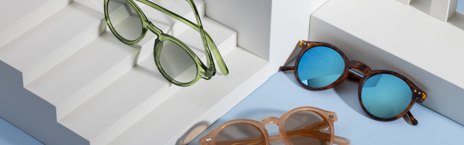 glasses-with-slightly-rounded-frame (1)